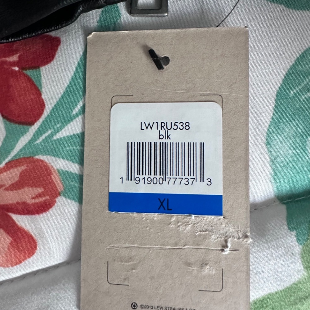 BRAND NEW WITH TAGS - Levi's Women's Asymmetrical Moto Jacket Black - Picture 6 of 10